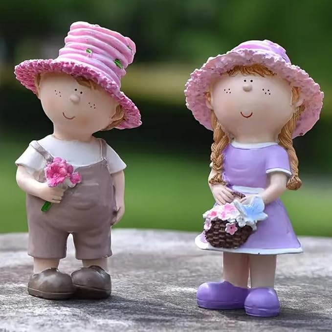 Outdoor Garden Couple Figurines - Boy and Girl Statues, Ideal for Patio, Lawn & Garden Decor, Valentine's Day Home Ornament, for Parents and Friends
