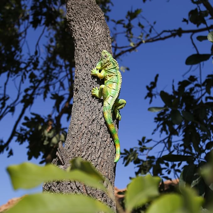 Garden Lizard Statue Simulation Lizard Statue Decorative Resin Animal Sculpture Outdoor Garden Yard Lawn Art Deco Gift 10.24 inch Hand Painted